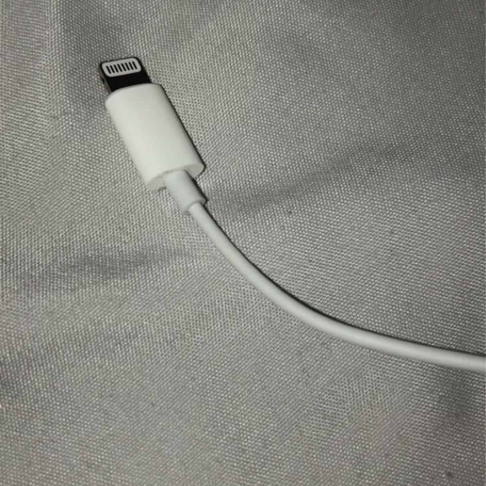 Perfect condition earbuds - Picture 2 of 2